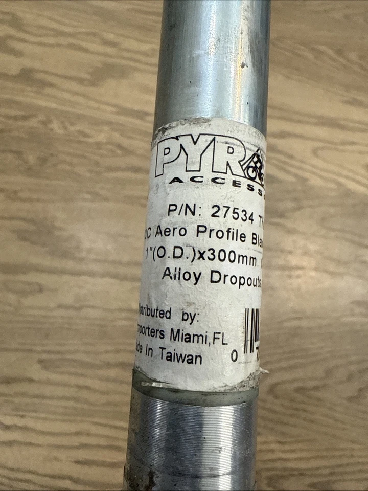 Pyramid Accessories Carbon Aero Road Bike Fork 700C 1" Threadless Steerer 1 Inch - Image 4 of 4