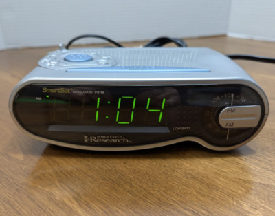 Vintage/Emerson Research Smart Set Alarm Clock Radio/Plug In/FM/AM Model CKS1701