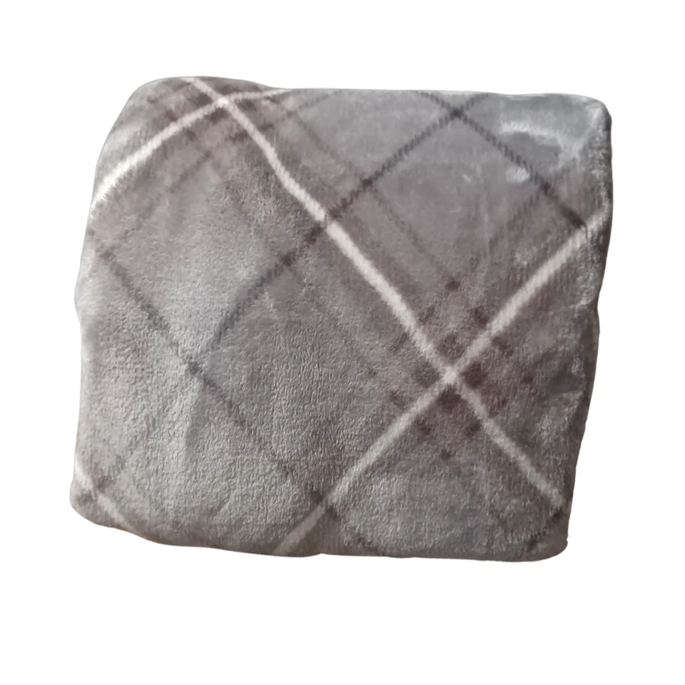 Charter Club Cozy Plush Throw Blanket Gray White Plaid 50x70 Soft Polyester Wrap - Image 3 of 4