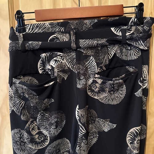 White House Black Market Nautilus Seashell Paperbag Tapered Ankle Pants Large - Picture 5 of 5