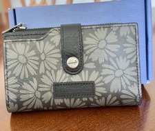 Wrangler Ladies Western Floral Black RFID Wallet 6 Inches New