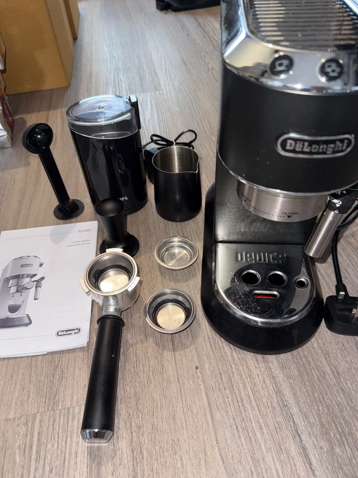 De'Longhi EC685BK Espresso Machine Black + Krups Coffee Grinder