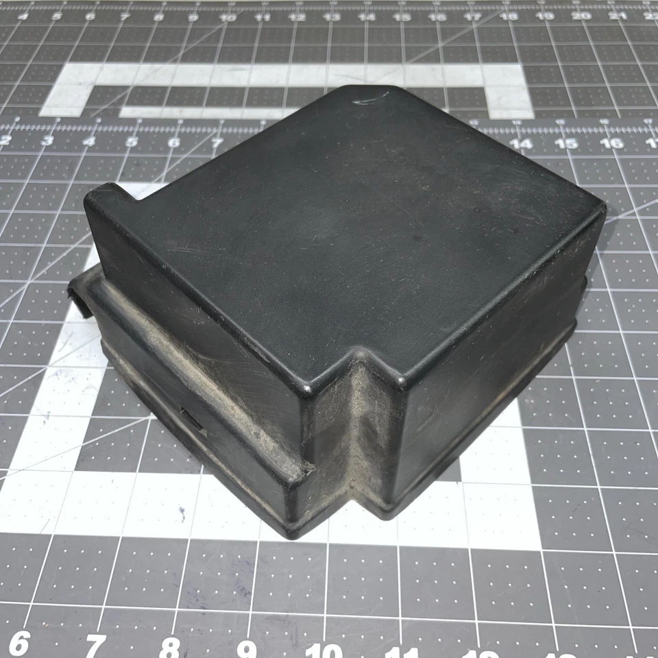 1995 Buick Riviera Engine Compartment Fuse Relay Fusebox Cover Lid 25606456 - Image 3 of 4