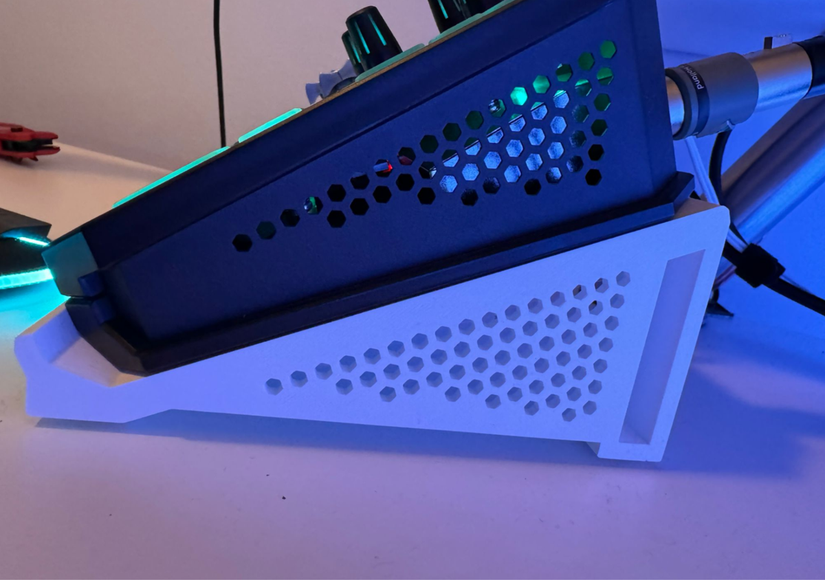TC-Helicon GO XLR Broadcaster Platform with Mixer and Effects for