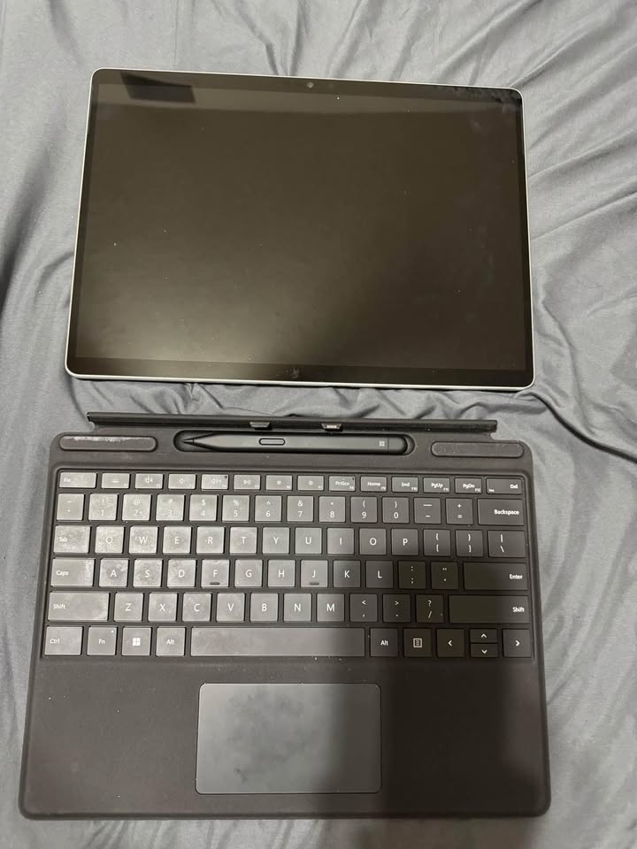 Microsoft Surface Pro 9 13'' (256GB SSD Intel Core i7-1255U 4.7GHz