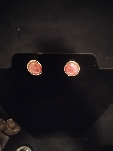 Oval Coral Cabochon Vintage Bezel Stud Earrings Yellow Gold - Picture 2 of 4