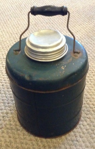 Antico thermos rotondo in metallo - Foto 3 di 12