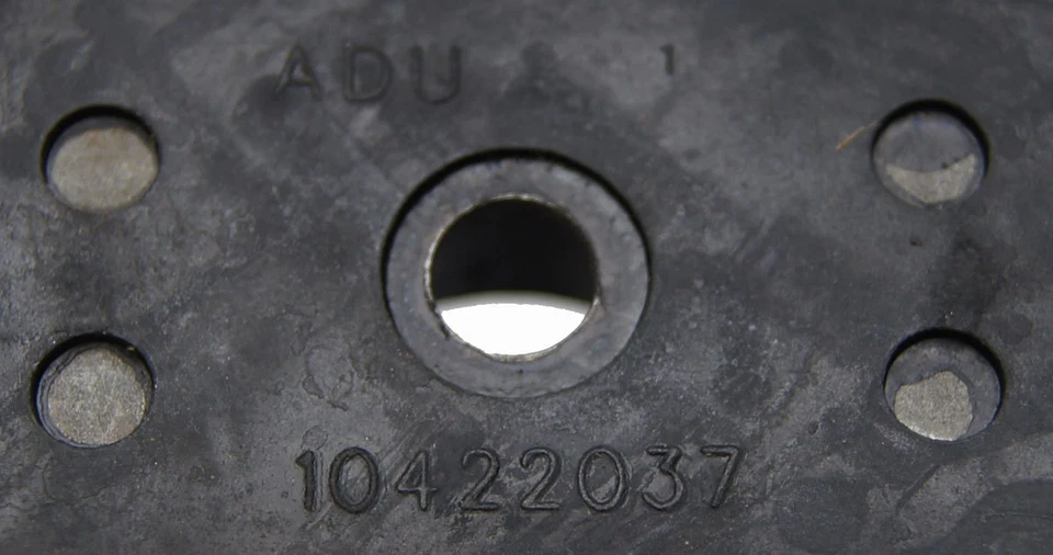 H2 HHR Rendezvous extremo puerta trasera cerradura goma cuña tope nuevo OEM 10422037 Foto 2 de 4