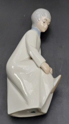 REX VALENCIA PORCELAIN BOY SITING  FIGURINE  9'' H  MADE IN SPAIN VINTAGE