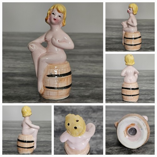 Vtg Full Figured Vuluptuous Nude Ladies on Barrel Salt & Pepper Shaker Set - Foto 15 di 17
