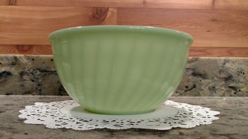 VINTAGE #4 FIRE-KING OVEN WARE JADEITE 9" SWIRL MIXING BOWL - Picture 3 of 8