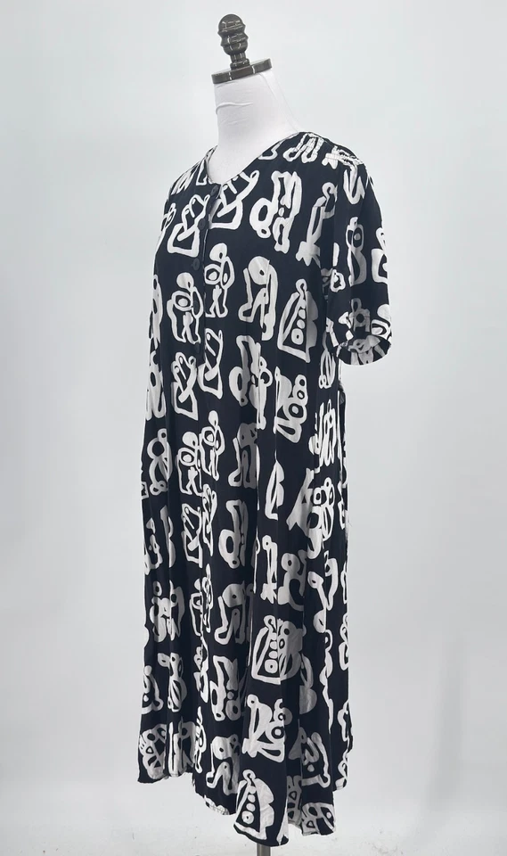 Vestido midi manga corta We Be Bop negro blanco estampado geométrico Foto 3 de 4