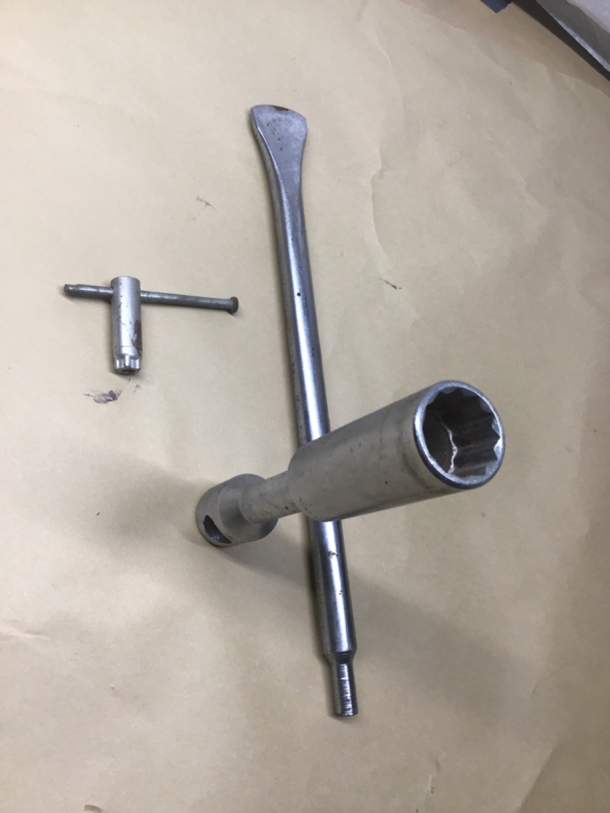 1966 - 1980 Rolls Royce Silver Shadow  Wraith II Emergency Spare Tire Jack Tool