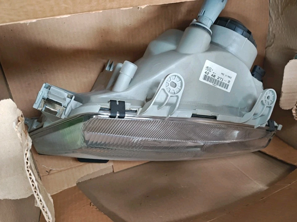 NUEVO OE Valeo Saab 900 Conjunto Faro Izquierdo 4240271 Se Adapta 1994 a 1998 Foto 3 de 4