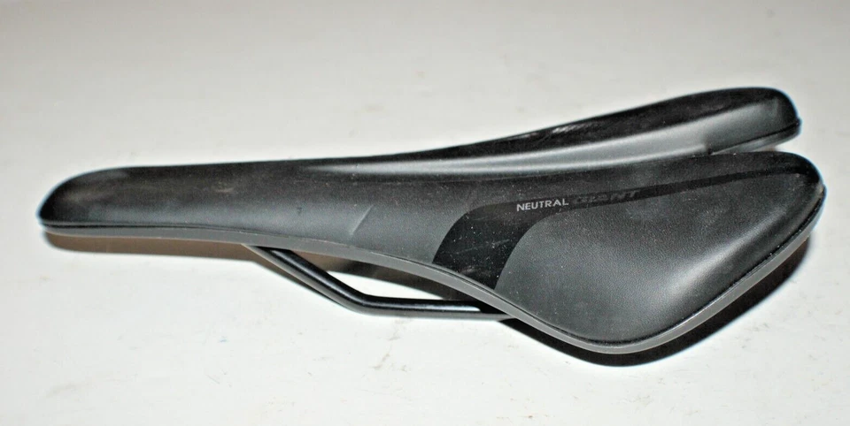 Selim de bicicleta MTB gigante neutro 275/130mm preto touring estrada cascalho CX EUA envio - Imagem 4 de 4