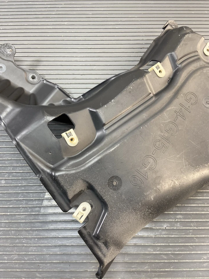 BMW M850i G16 2020-2024 panel de ajuste trasero izquierdo debajo de la carrocería OEM Foto 3 de 4