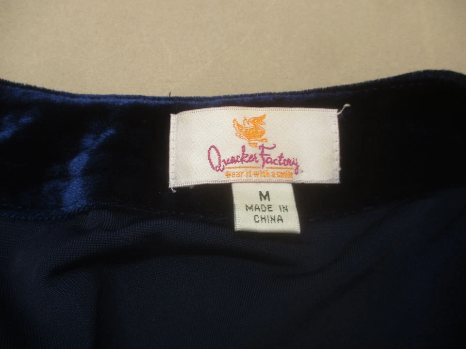 Quacker Factory Size M/L Womens Studded Long Sleeve Top Velvet Skirt Suit 549 - Image 4 of 4