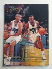 1994-95 Flair #16 Hersey Hawkins ~ Charlotte Hornets