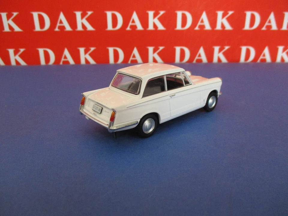 Die cast 1/43 Modellino Auto Triumph Herald by Ist - Immagine 3 di 4