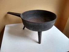 Civil War Era, Gate Marked Cast Iron Spider Kettle. 8” diameter bowl.