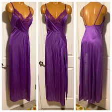 VTG 70's VIOLET PURPLE W/ LACE YOKE & LOW BACK LONG NYLON NIGHTGOWN SZ M