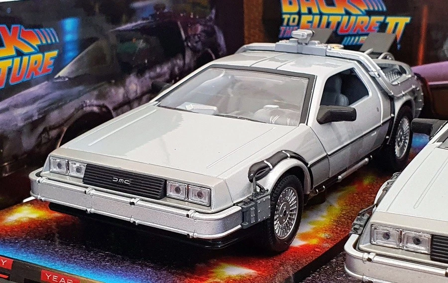 Welly 1/24 Scale 22400-3G Time Machine Trilogy Pack Back To The Future DeLorean - Image 3 of 4