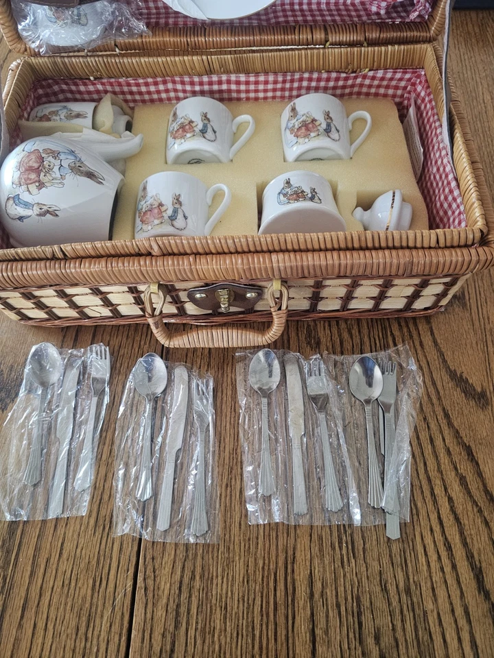 Juego de té en miniatura The World of Beatrix Potter Peter Rabbit and Family Foto 4 de 4