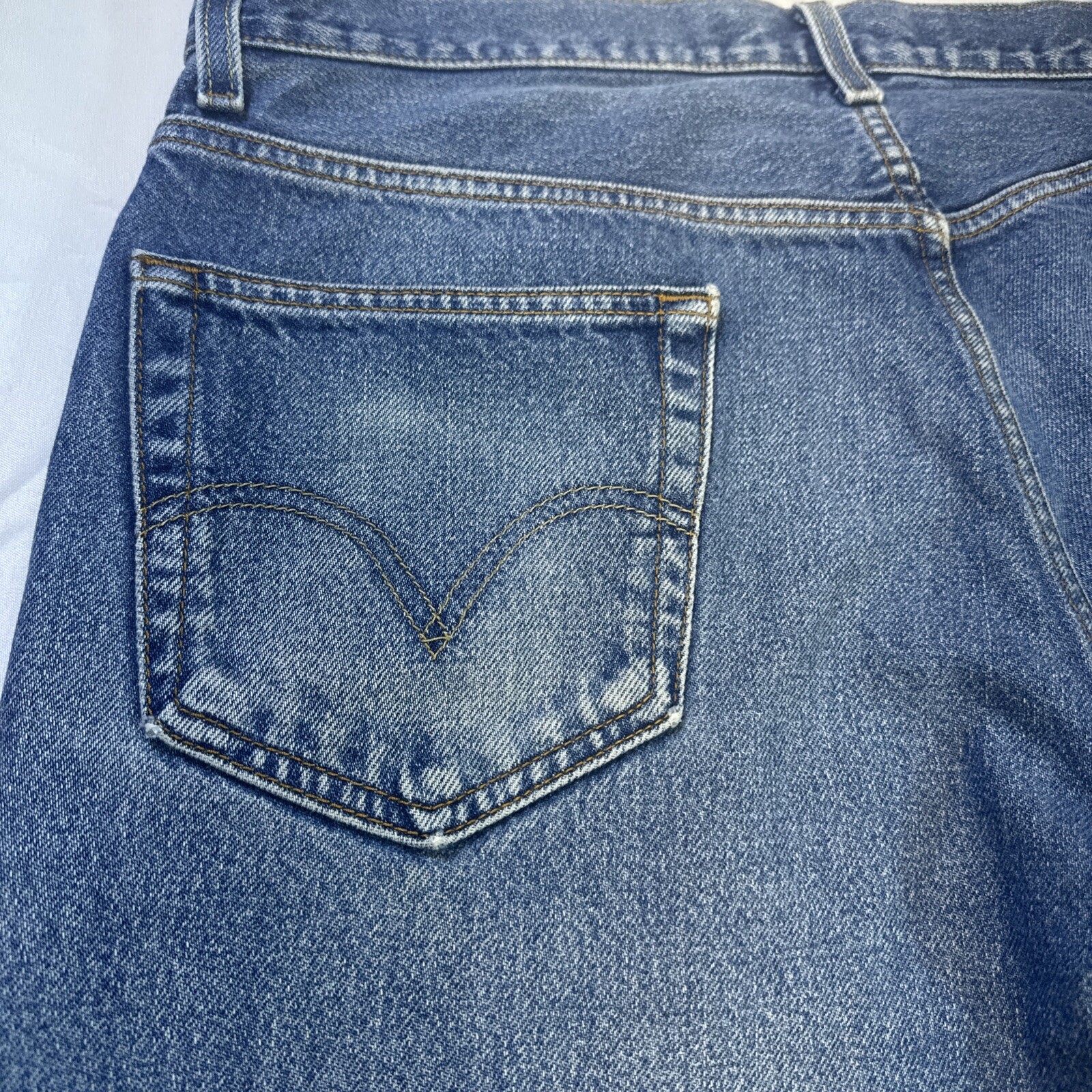 Vintage (2000) Levi's 505 Blue Denim Jeans Red Tab Faded Mens 36x34 Fits True