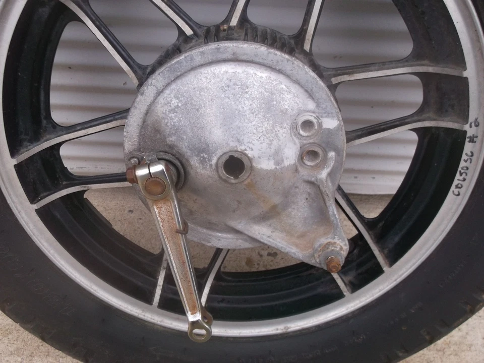 Rueda trasera Honda CB650SC Nighthawk 1983 Foto 2 de 4