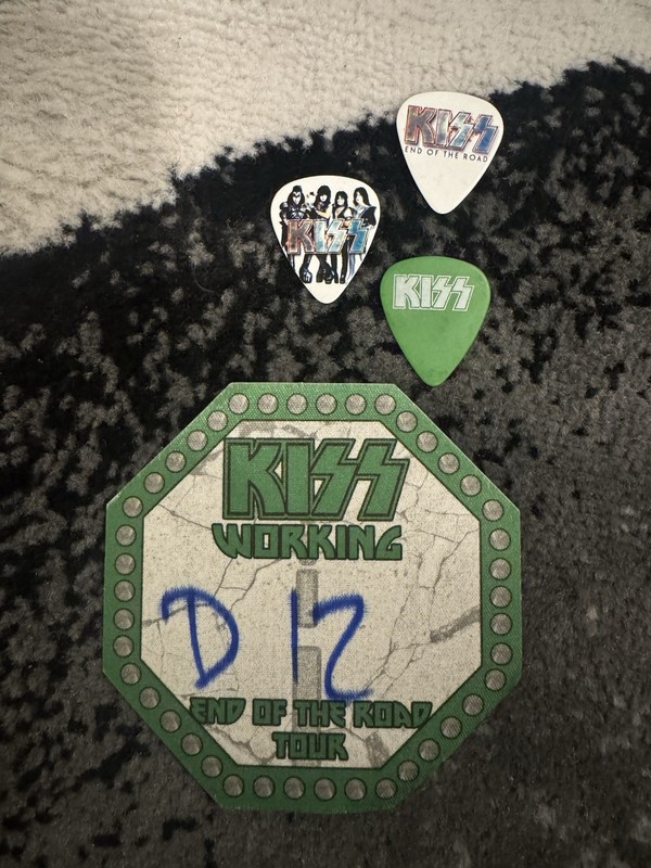 Kiss Guitar Picks And Backstage Pass Official Live And Rare!