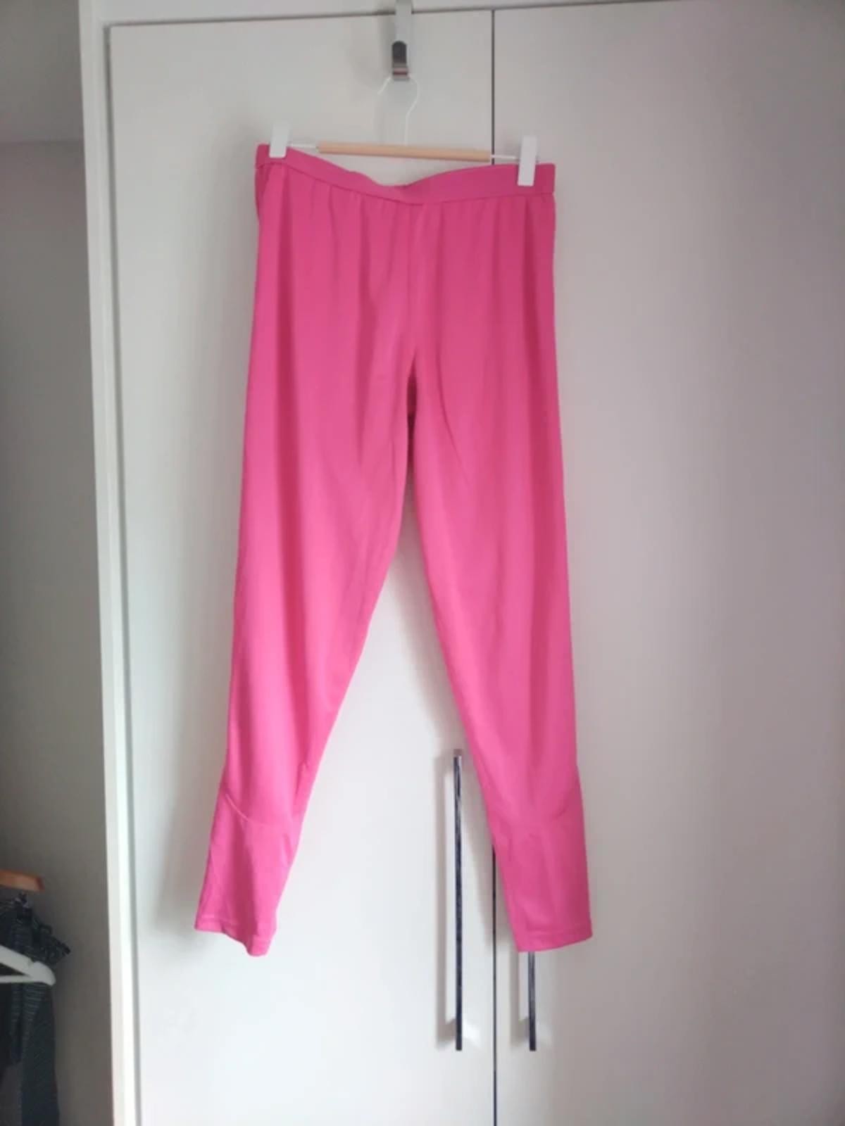 Pink active wear set image 4