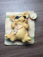 Vintage Ganz Pigsville PIGGY ON THE BLANKET Pig Figurine Piglet PM1301 Sun 1992