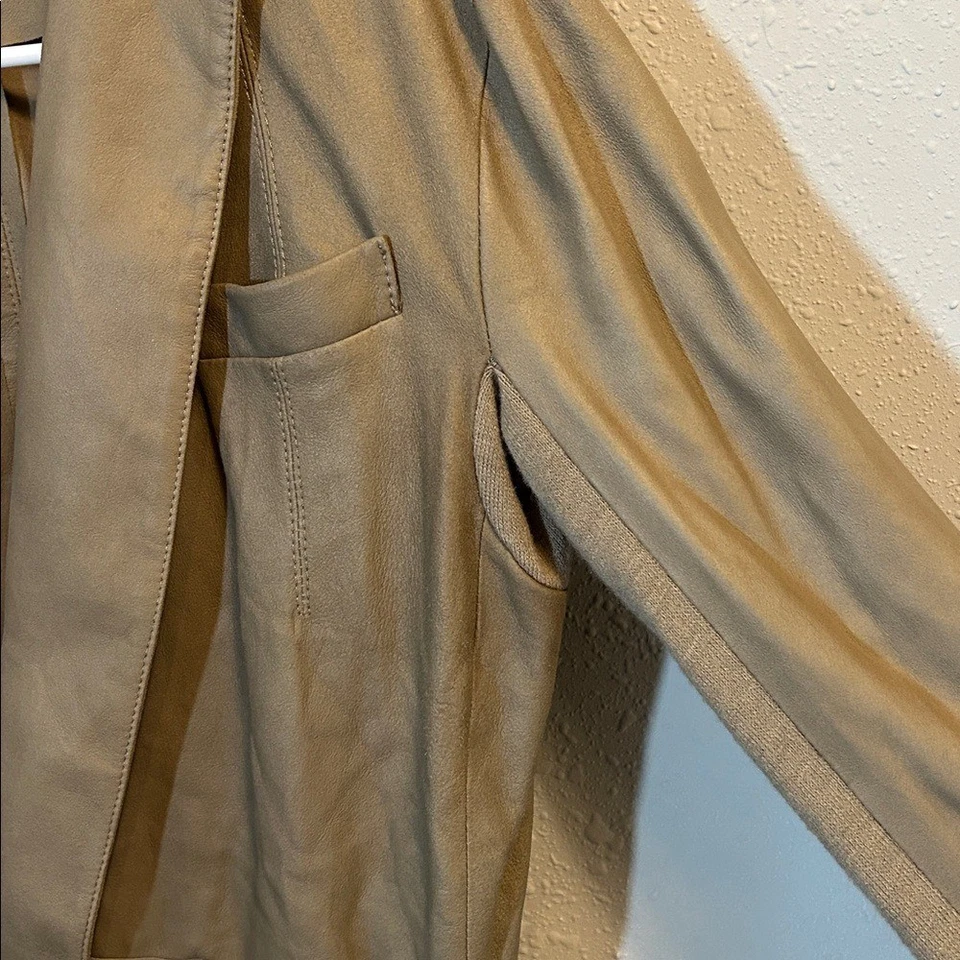 Chaqueta Blazer Veda Cuero Taupe M Foto 4 de 4