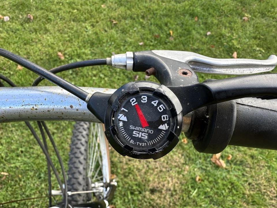 Bicicleta de montaña GT Outpost Trail 26” cuadro grande 18 velocidades Foto 3 de 4