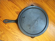 Antique 1800's #7 Cast Iron Skillet Semi Fancy Handle Gate Marked / Initials