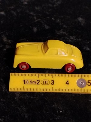 DDR IGES 908, Bakelite Model Car Passenger Car/Capriolet/Sportc. Yellow HO Scale 1:87