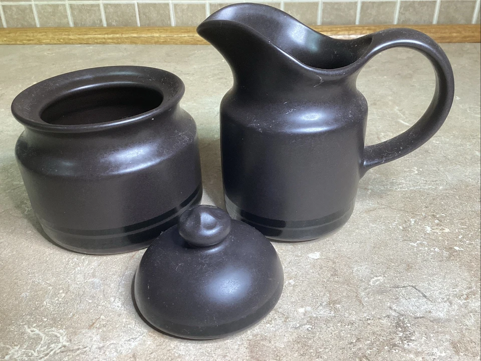 Juego de azucarero y crema Pfaltzgraff Midnight Sun con tapa Foto 2 de 3