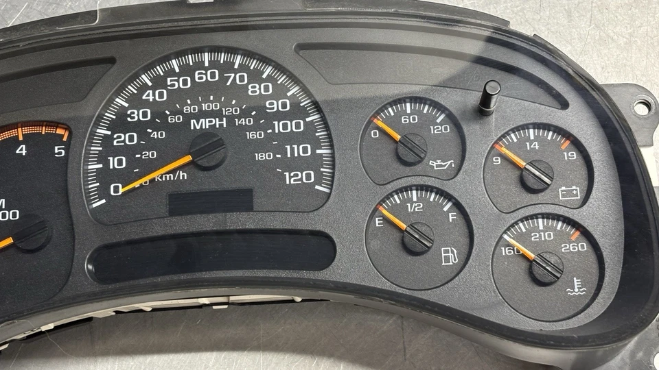 2003-2004 Chevy Silverado 2500HD Speedometer Instrument Cluster 15182149 - Imagem 3 de 4