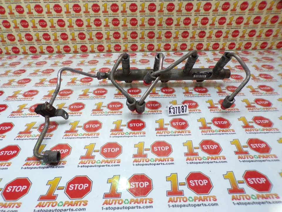 Chevrolet Silverado 3500 2001-2004 6,6 L inyector de riel de combustible 97208075 OEM Foto 3 de 4