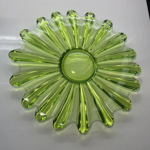MCM Vintage  Federal Limelight Green Sunburst Petal Art Glass Bowl 11 inch EUC