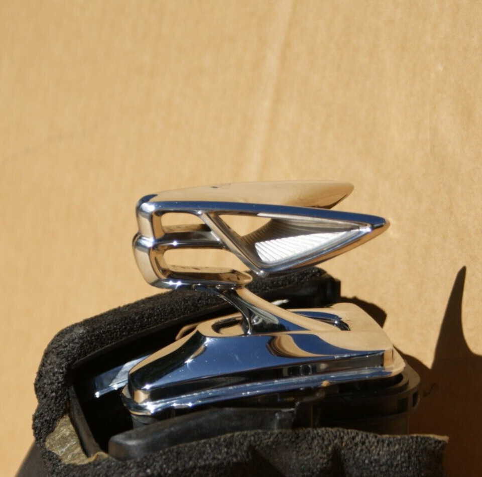 2020-2024 oem Bentley Flying B HOOD ORNAMENT Elevating Mechanism *Damage*
