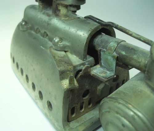 antikes BÜGELEISEN "AMOR" besonderes Modell mit Tank Gusseisen Oldtimer - Bild 5 von 6
