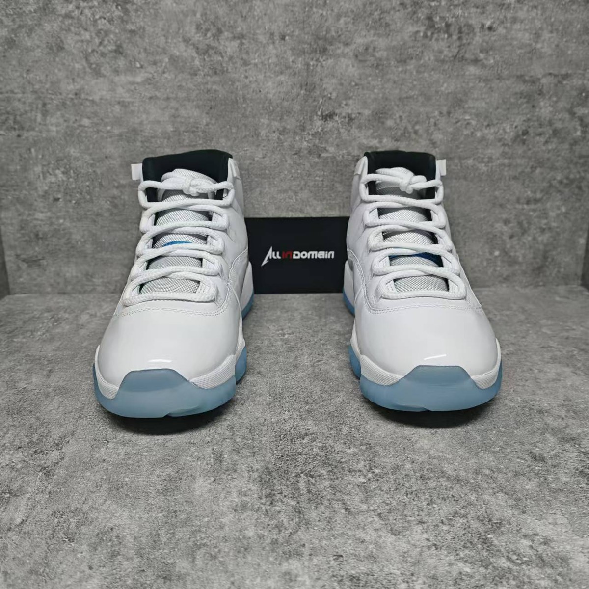Level SS/New - Nike Air Jordan 11 Retro Legend Blue 2024