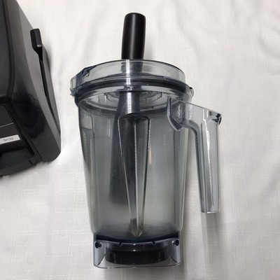 Vitamix A3300 Ascent Series Smart Blender 64oz Model VM0185 in