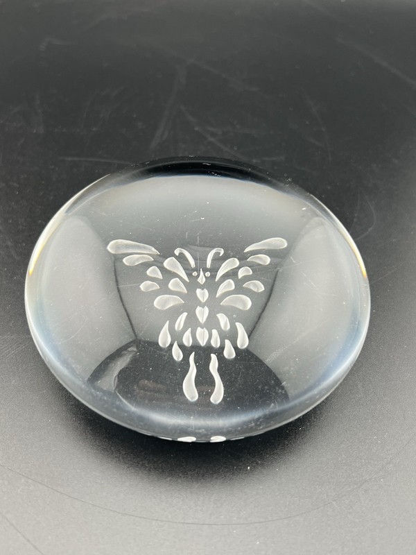 VTG Vandermark Merritt Glass 3.5” Rd  Butterfly Paperweight Signed 1984 0601-24