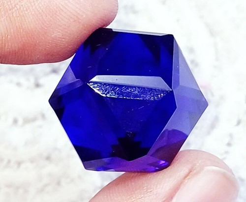 Pierre Précieuse Tanzanite Naturelle - 15.30 Ct - Coupe Ronde - Certifiée EGL - Bleu Foncé
