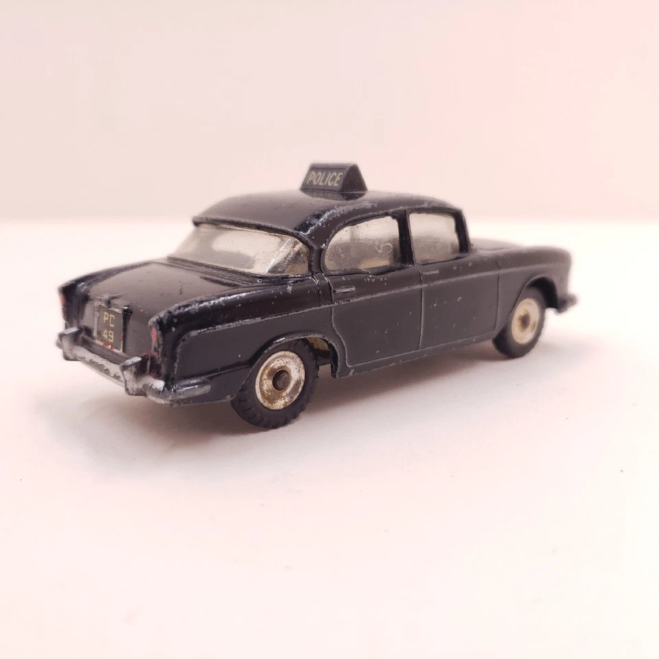 VINTAGE DIECAST DINKY TOYS #256 HUMBER HAWK POLICE PATROL CAR IN BLACK - Image 3 of 4