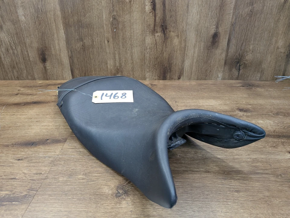 Assento duplo Triumph Street triplo fabricante de equipamento original 2007-2018 motocicleta - T2304079 - Imagem 4 de 4