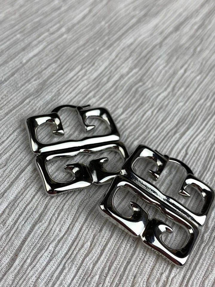 Brincos de argola de prata Givenchy - Imagem 2 de 4