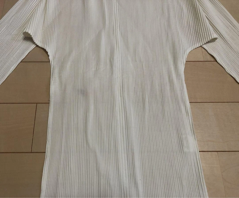 USADO ISSEY MIYAKE PLISSADO MANGA LONGA BRANCO ACEITÁVEL - Imagem 3 de 4